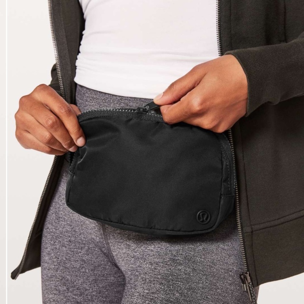 Lululemon Everywhere Belt Bag Black Crossbody casual Travel